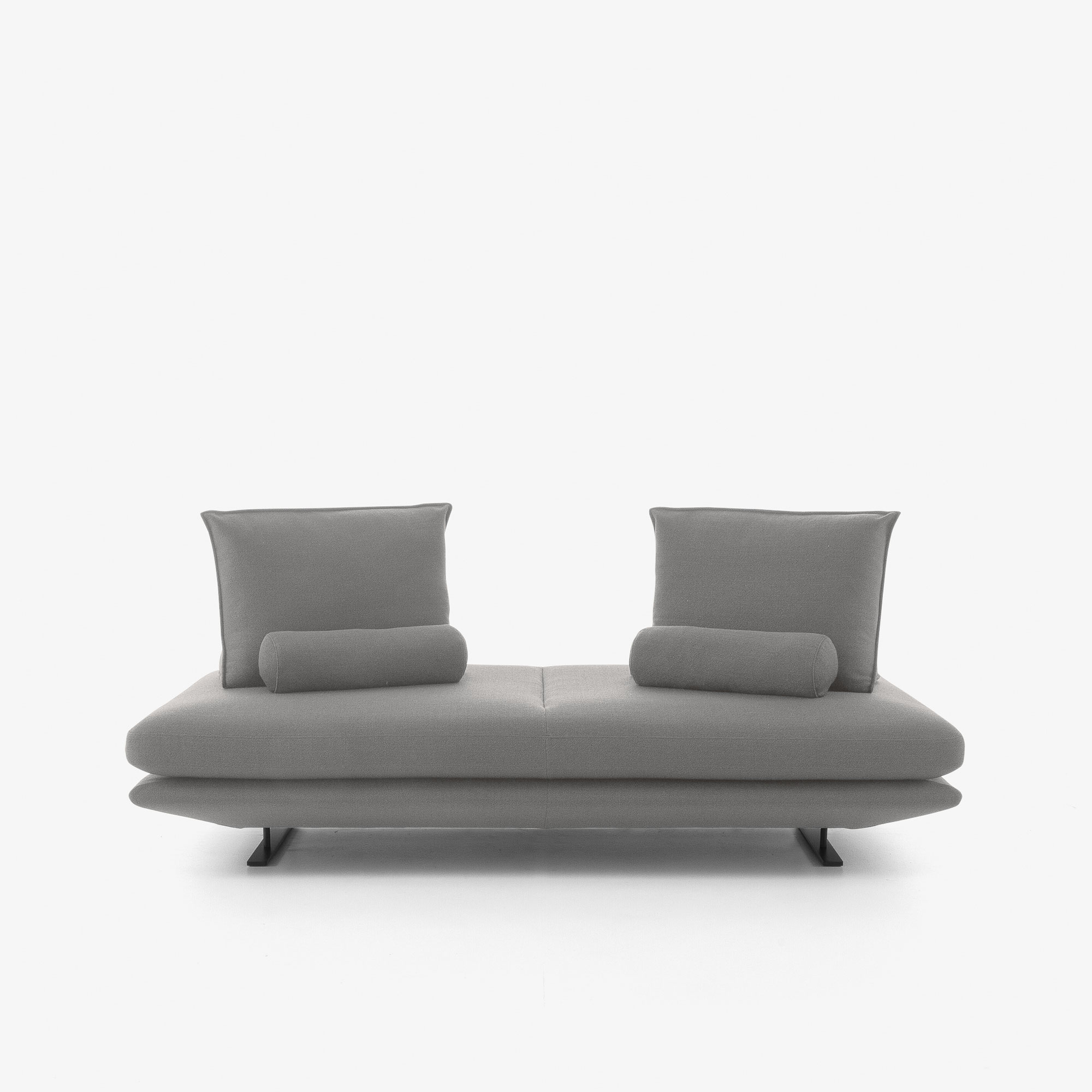 Image Medium settee - d 120   1