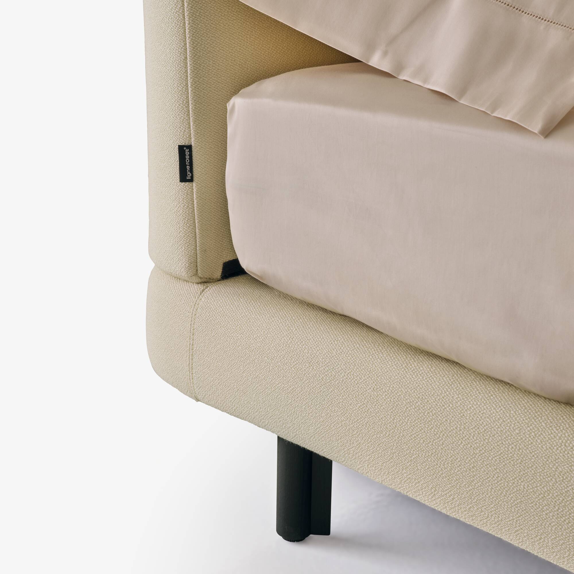 Image Bed   3